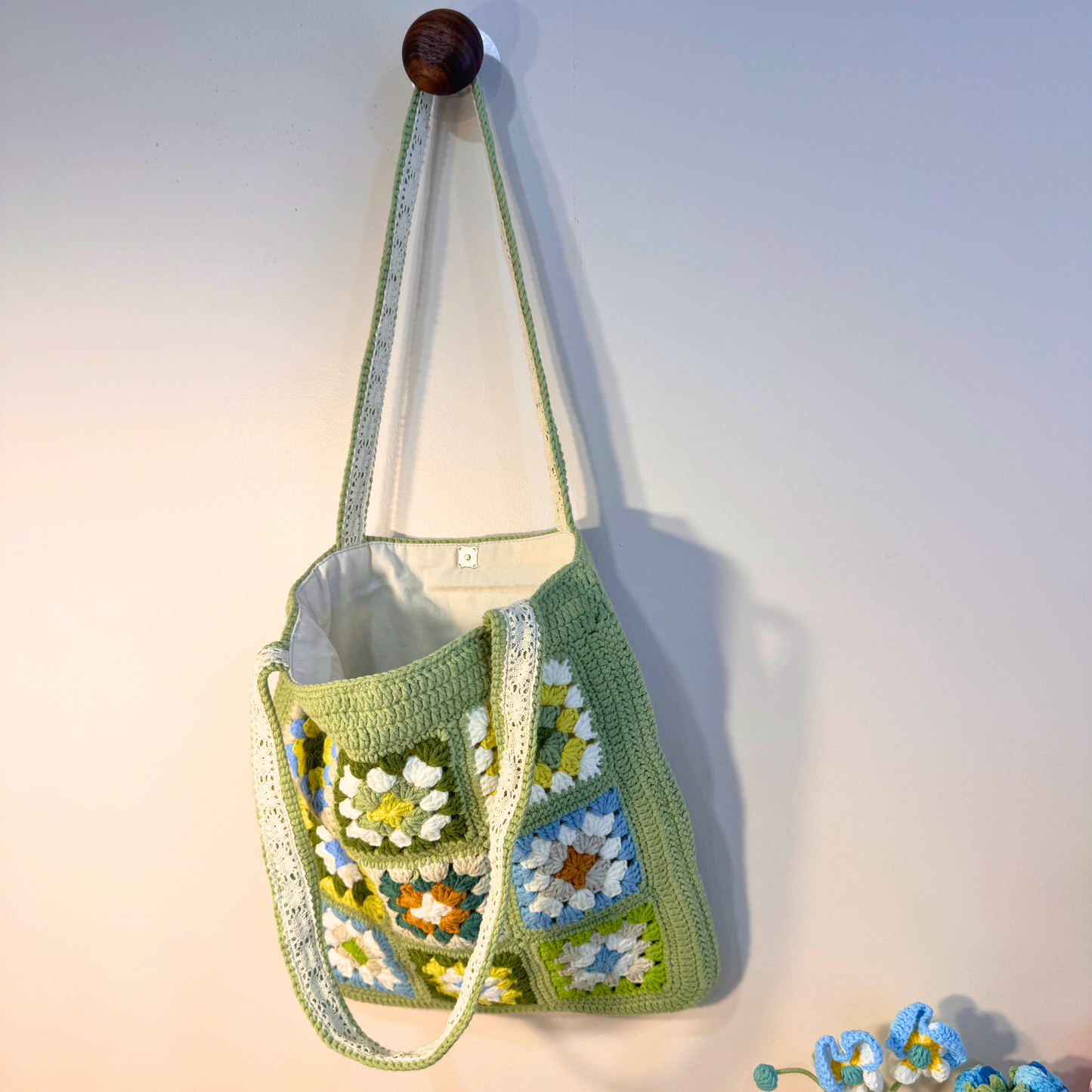 Matcha 18-pcs Granny Square Pattern Shoulder Bag