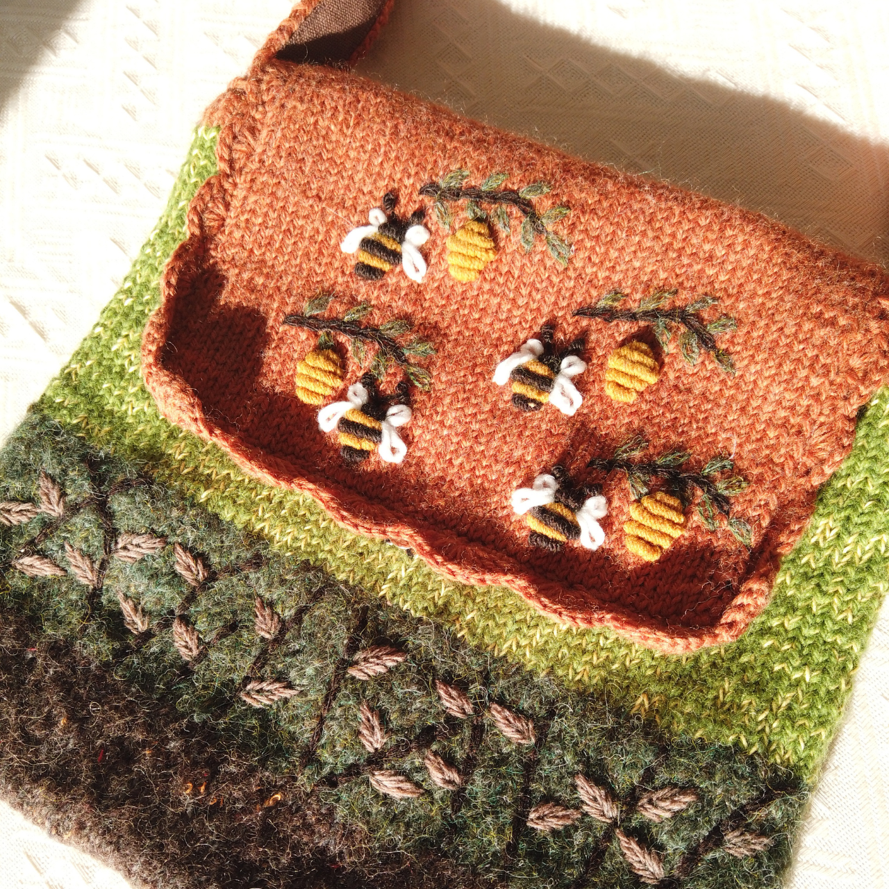 Honey Bee Knitted Crossbody Bag