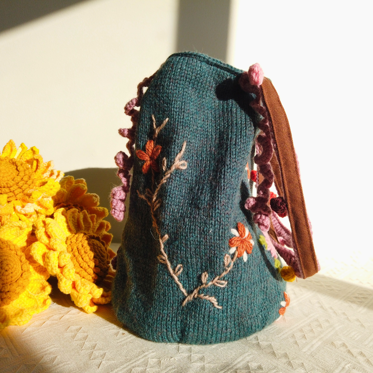 Willow Hand-Knitted Embroidered Bucket Bag - Blue